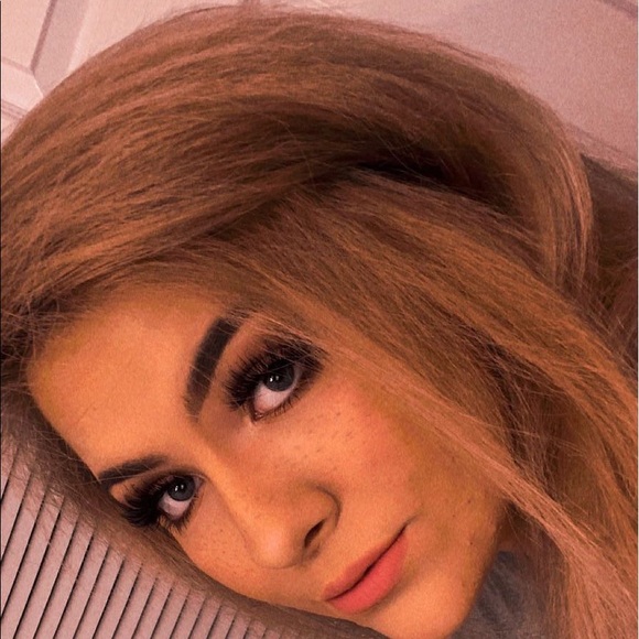 Meet your Posher, Hannah - Picture 1 of 1